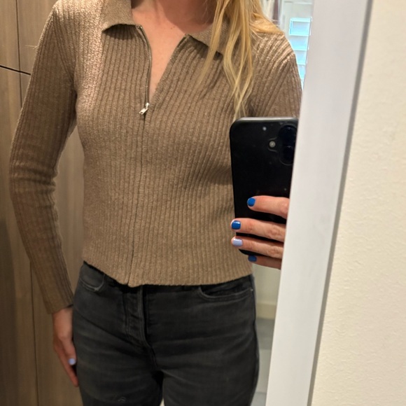 Tan Ribbed Cropped Zip Up Swester - Picture 6 of 6